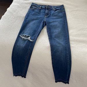 Amazing condition, blue distressed stretchy jeans